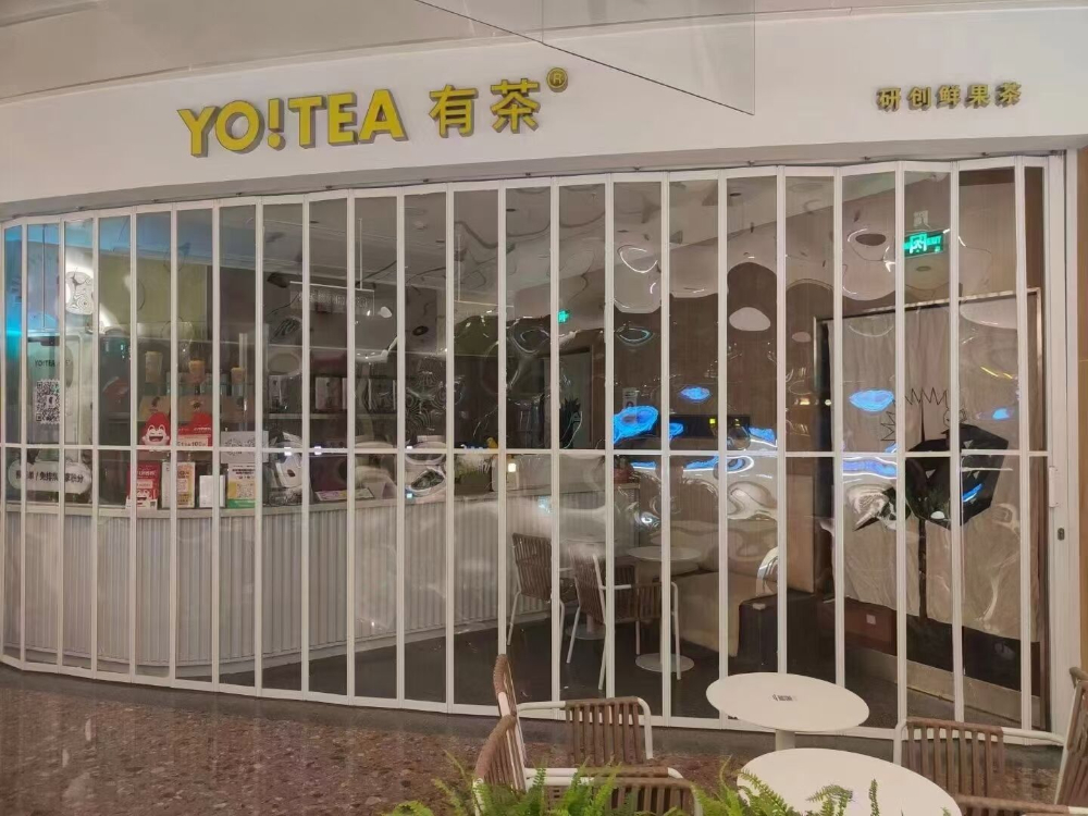 水晶折疊門安裝實(shí)例1